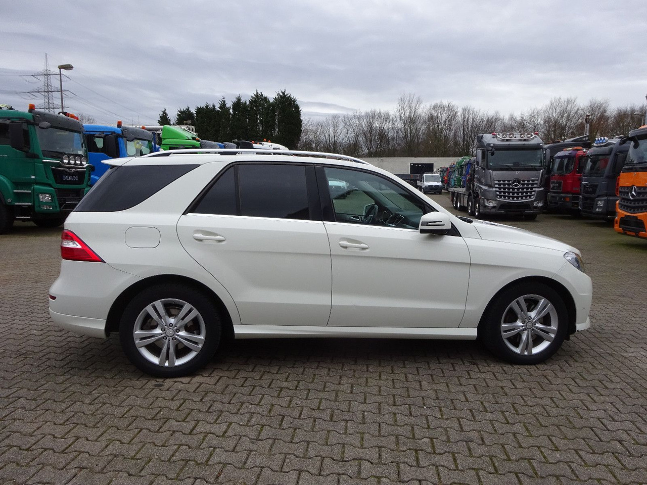 SUV Mercedes-Benz ML 350 CDI BlueTec Mercedes-Benz ML 350 CDI BlueTec.  AMG Paket: picture 6