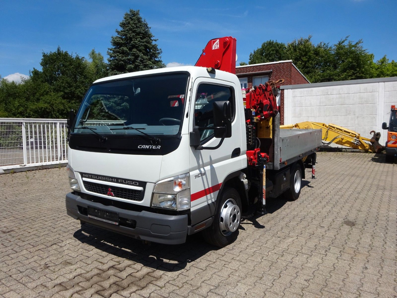 Mitsubishi Fuso Canter 7C18 + Ferrari F571 Kran - Flatbed van: picture 5 Mitsubishi Fuso Canter 7C18 + Ferrari F571 Kran - Flatbed van: picture 5