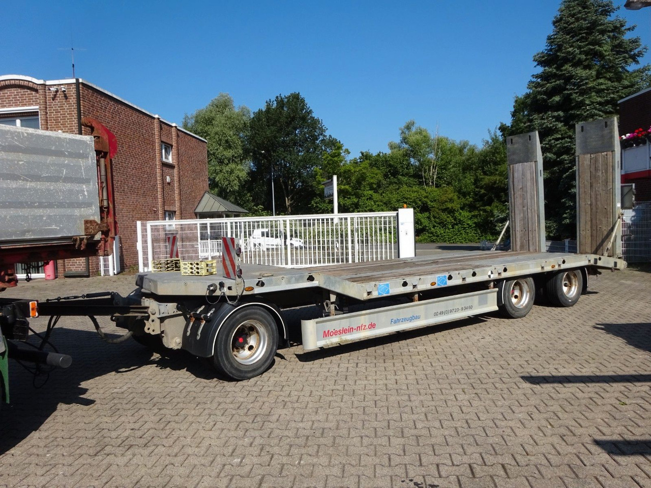 Möslein Tieflader Anhänger mit 3 Achsen und Rampen - Low loader trailer: picture 2 Möslein Tieflader Anhänger mit 3 Achsen und Rampen - Low loader trailer: picture 2