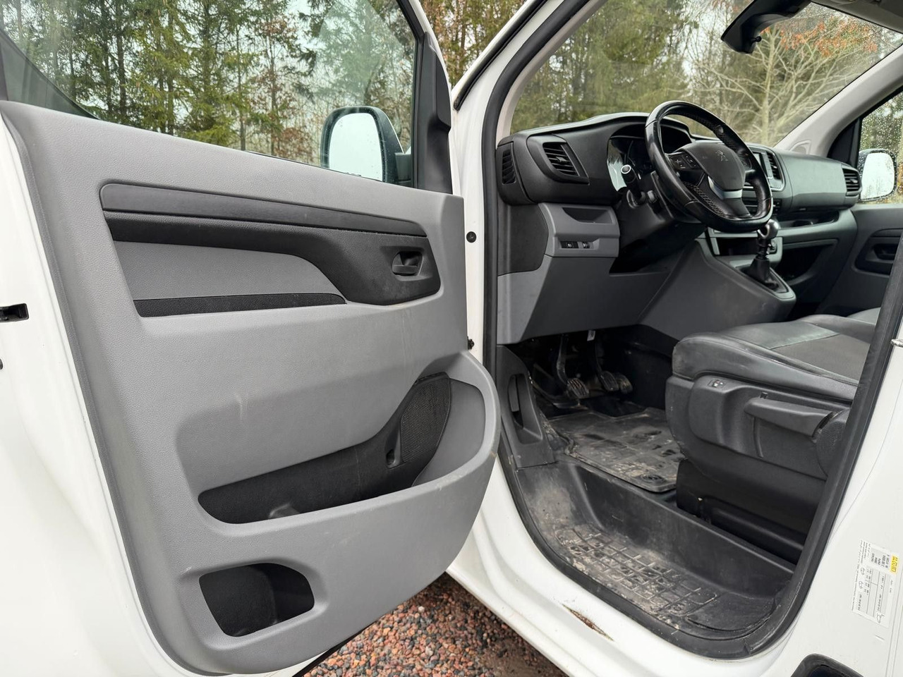 Small van Peugeot Expert Kasten Premium L2: picture 10