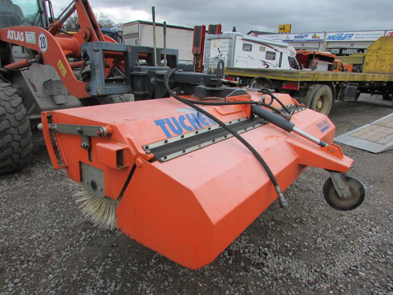 Tuchel Profi 600-230 Kehrbesen / 6.500 EUR - Attachment for Construction machinery: picture 2 Tuchel Profi 600-230 Kehrbesen / 6.500 EUR - Attachment for Construction machinery: picture 2