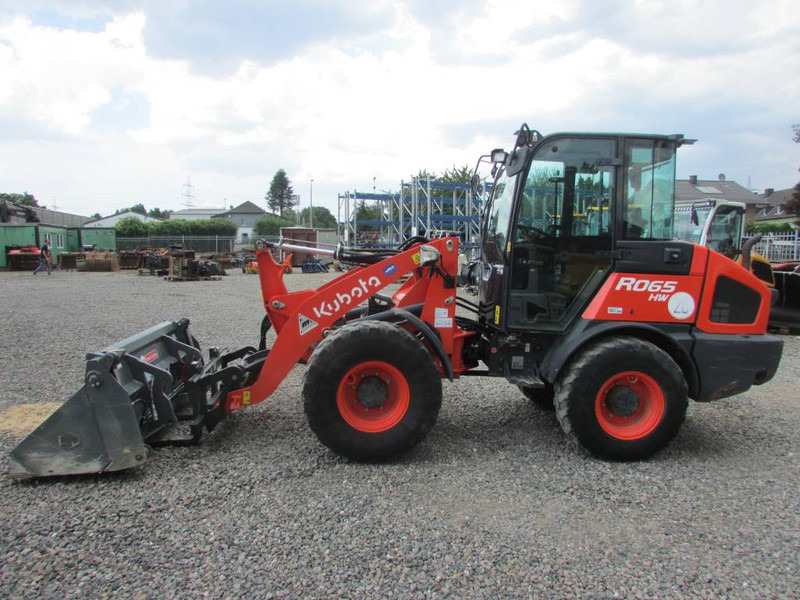 Kubota R 065 Radlader 32.500 EUR - Wheel loader: picture 1 Kubota R 065 Radlader 32.500 EUR - Wheel loader: picture 1