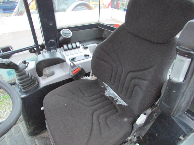 Wheel loader Kubota R 070 Radlader 35.800 EUR: picture 9