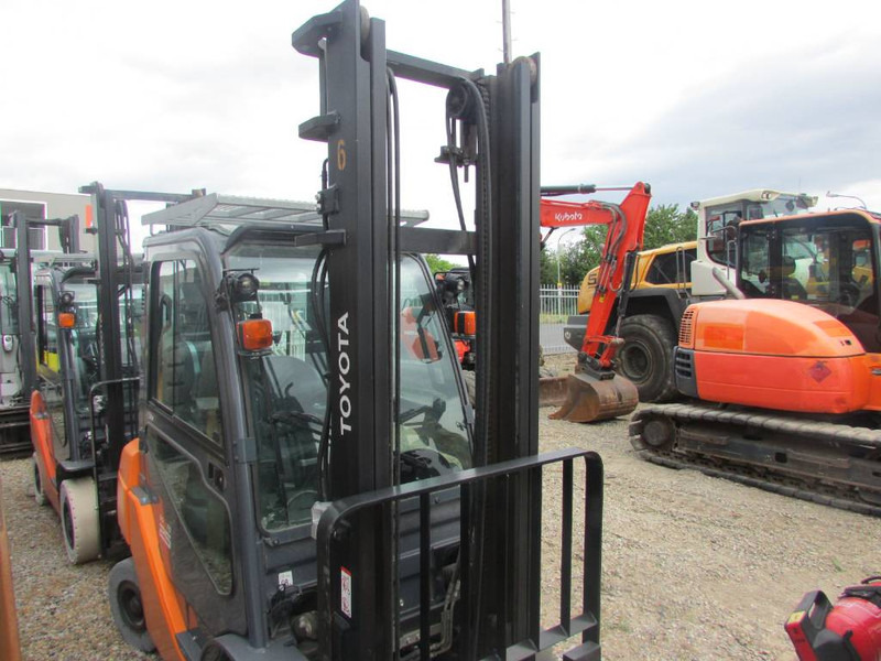 Toyota 02-8 FGF 25 Tonero 25 Gas Stapler 7.500 EUR - LPG forklift: picture 3 Toyota 02-8 FGF 25 Tonero 25 Gas Stapler 7.500 EUR - LPG forklift: picture 3