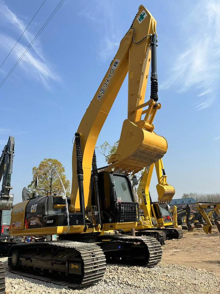 CAT 320D2 - Crawler excavator: picture 3 CAT 320D2 - Crawler excavator: picture 3