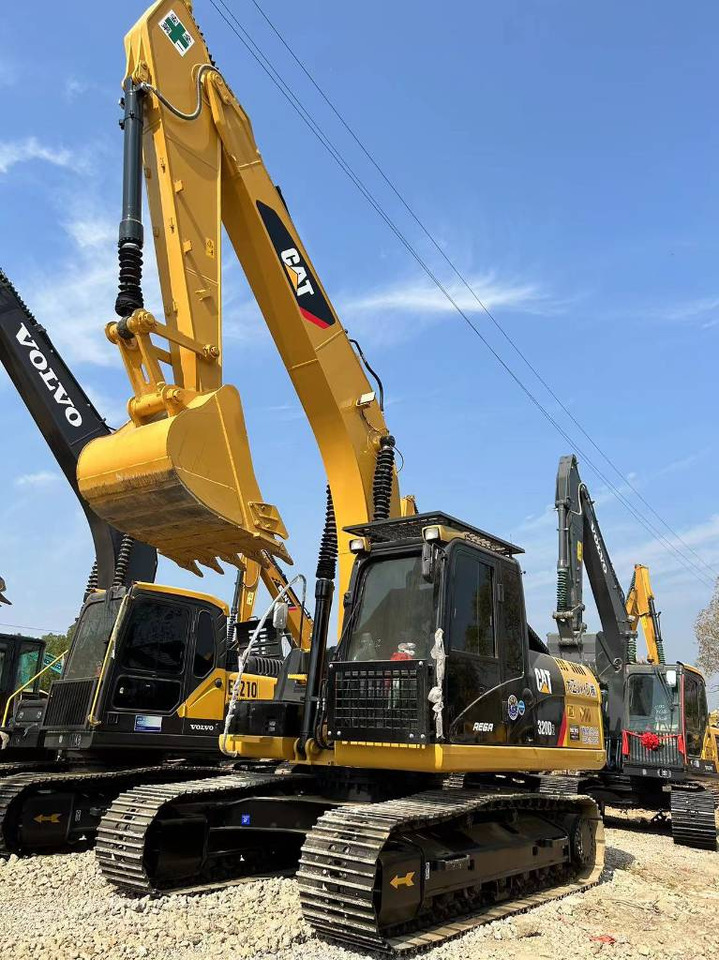 CAT 320D2 - Crawler excavator: picture 1 CAT 320D2 - Crawler excavator: picture 1