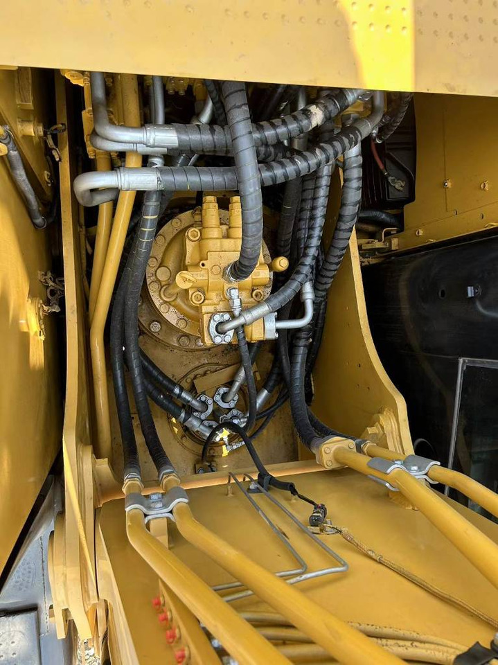 CAT 320D2 - Crawler excavator: picture 2 CAT 320D2 - Crawler excavator: picture 2