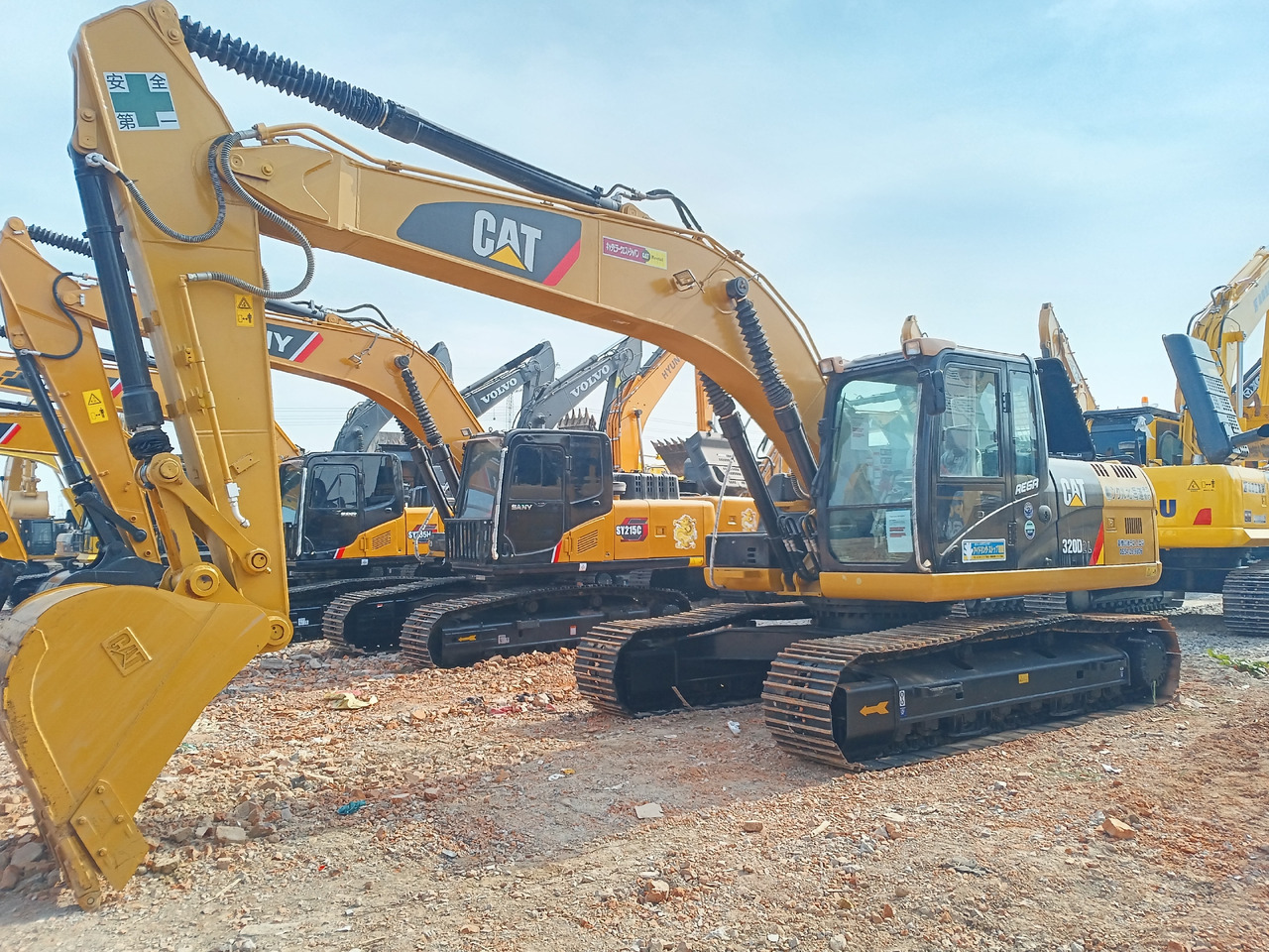 CATERPILLAR 320D2L - Crawler excavator: picture 2 CATERPILLAR 320D2L - Crawler excavator: picture 2