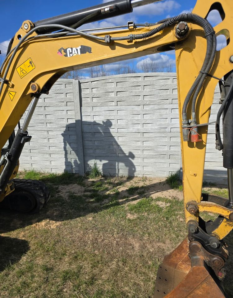 Mini excavator Caterpillar: picture 6