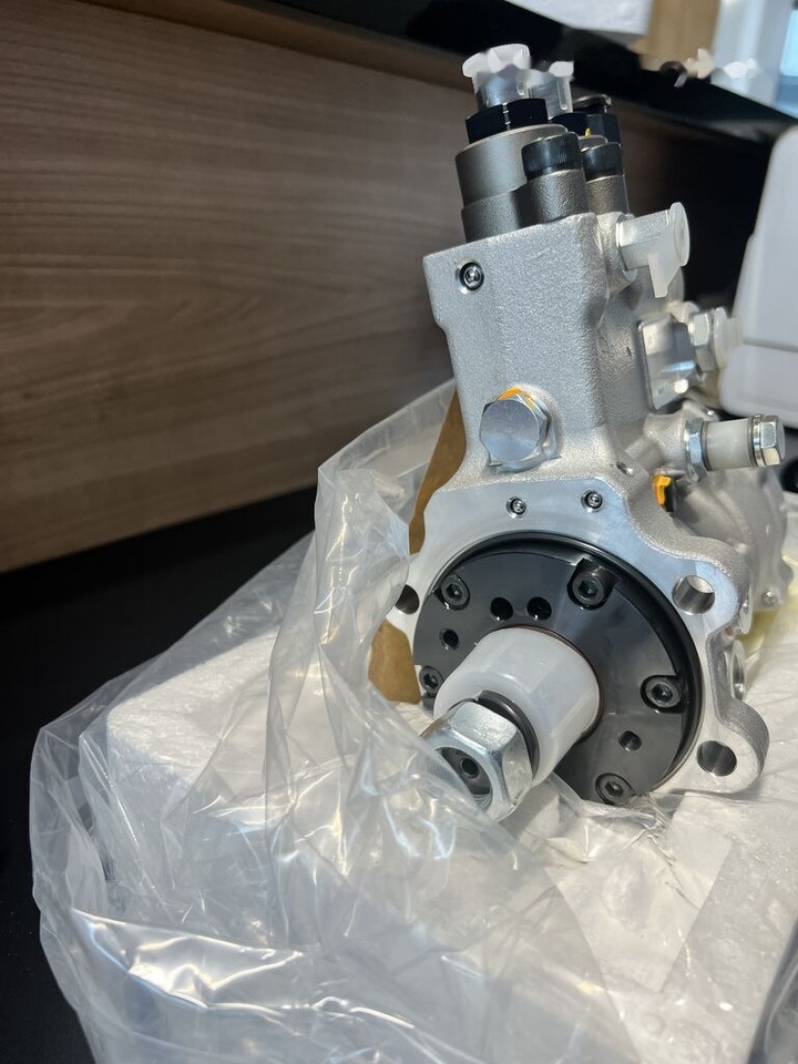 Bosch 2023   Caterpillar 2023 - Fuel pump for Excavator: picture 2 Bosch 2023   Caterpillar 2023 - Fuel pump for Excavator: picture 2