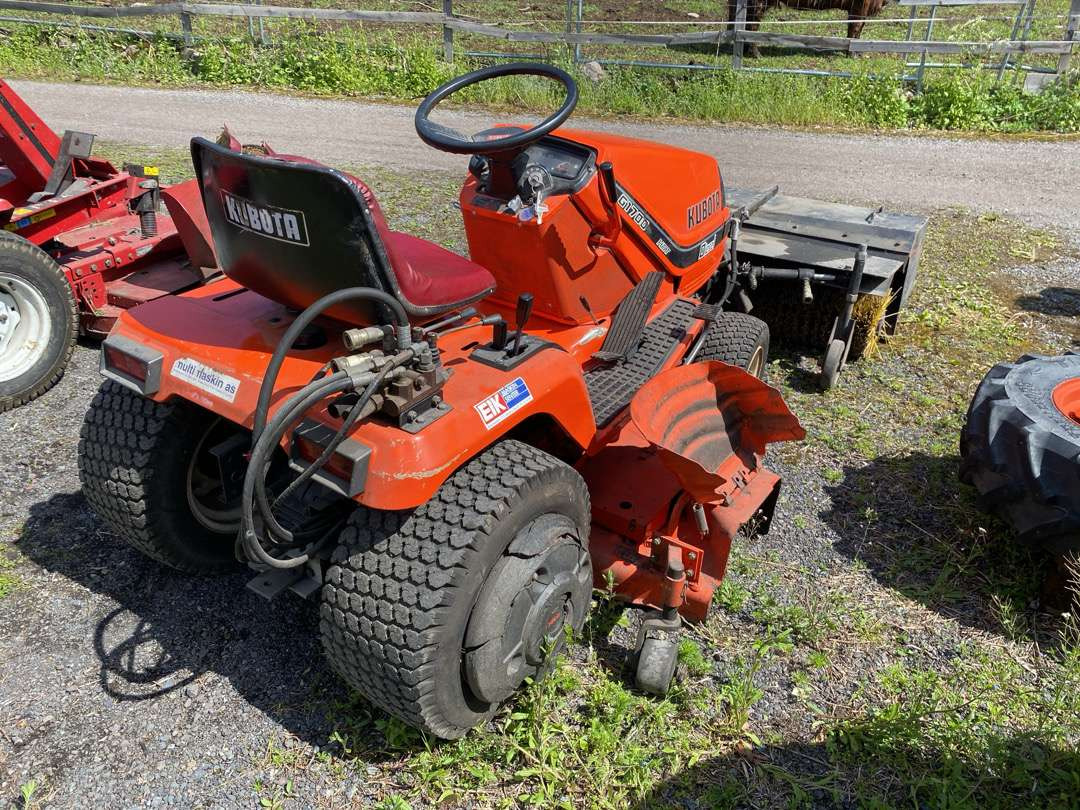 Garden mower 2000 Kubota G1700//Sitteklipper med feier og oppsamler: picture 6