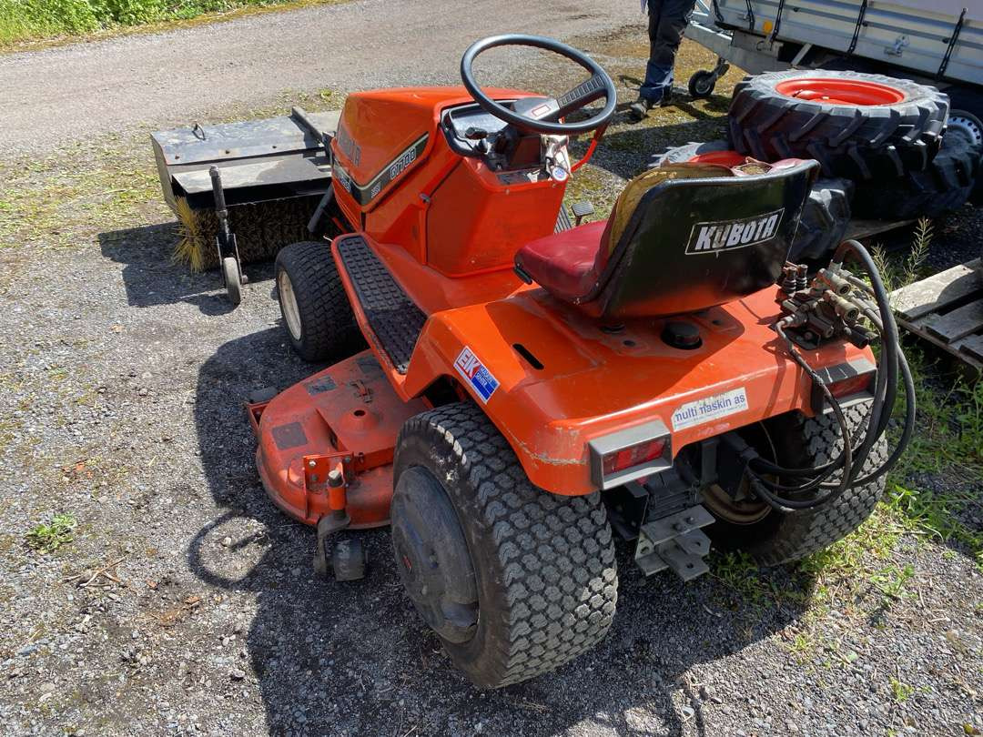 Garden mower 2000 Kubota G1700//Sitteklipper med feier og oppsamler: picture 8
