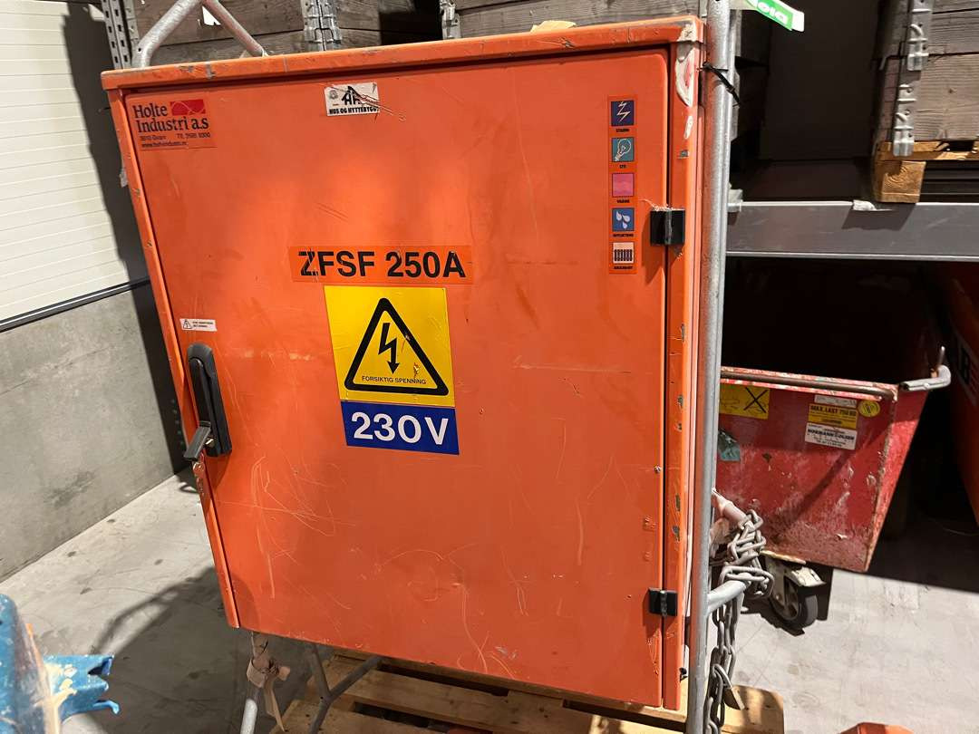 Tool/ Equipment Holte strømskap  230 V: picture 9