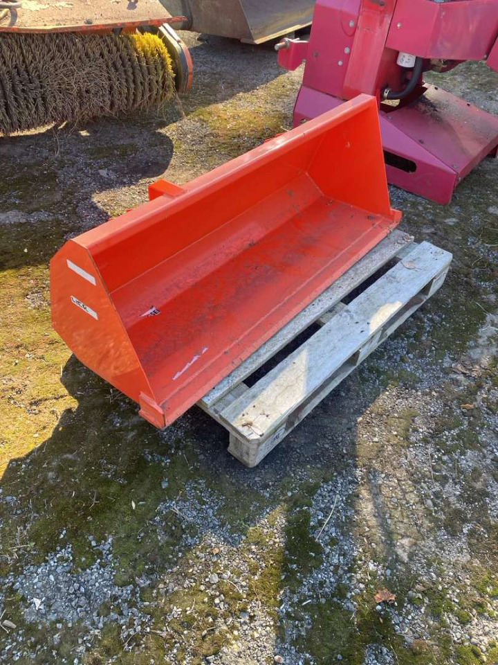 Kubota B1625 skuffe - Loader bucket for Construction machinery: picture 1 Kubota B1625 skuffe - Loader bucket for Construction machinery: picture 1