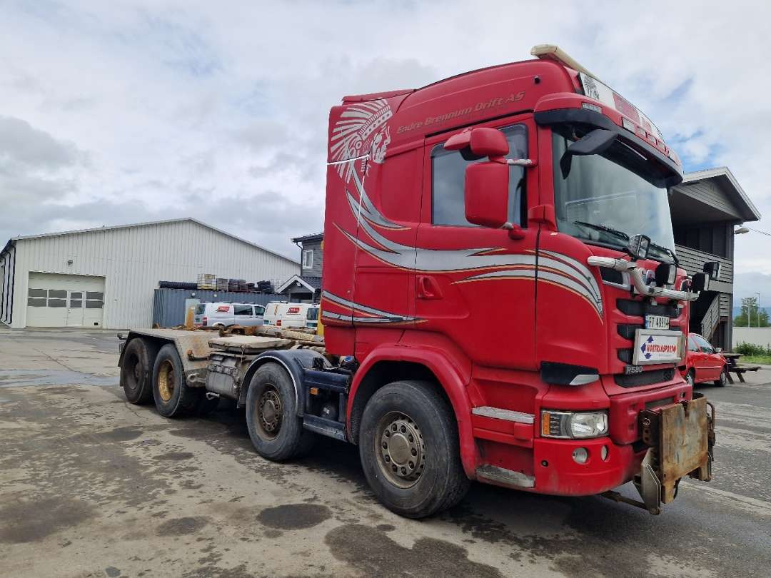 Scania R580 Brøytebil med sideplog og hydraulisk saltsystem - Hook lift truck: picture 3 Scania R580 Brøytebil med sideplog og hydraulisk saltsystem - Hook lift truck: picture 3