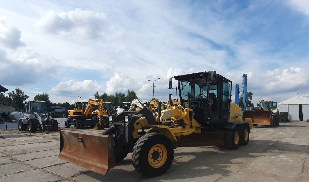 New Holland F 106.7 A - Grader: picture 1 New Holland F 106.7 A - Grader: picture 1