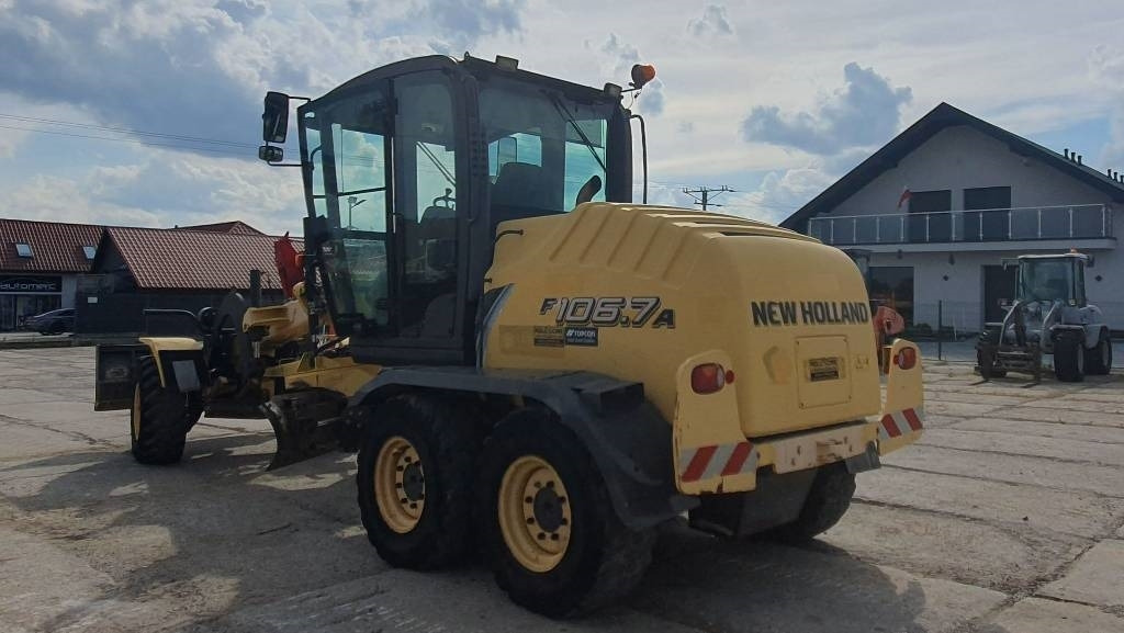 New Holland F 106.7 A - Grader: picture 3 New Holland F 106.7 A - Grader: picture 3