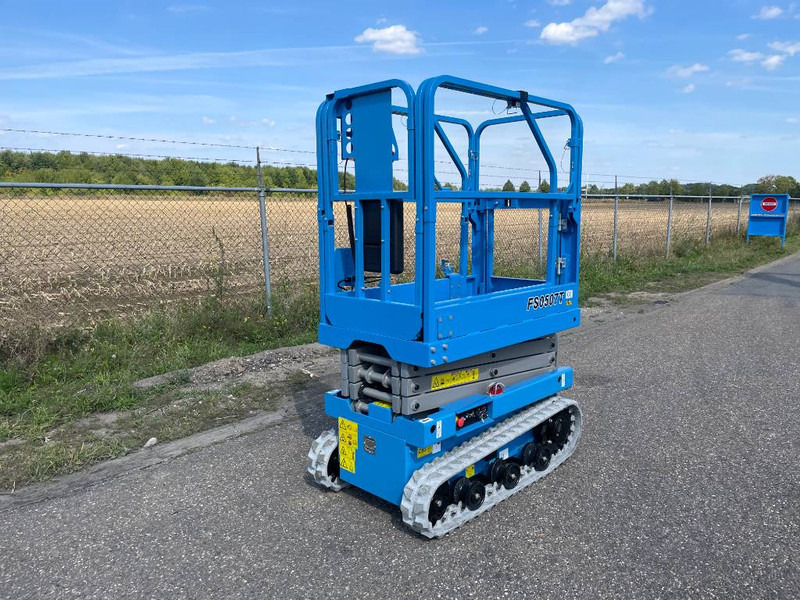 Fronteq FS0507T Tracked Scissor Lift - Scissor lift: picture 2 Fronteq FS0507T Tracked Scissor Lift - Scissor lift: picture 2