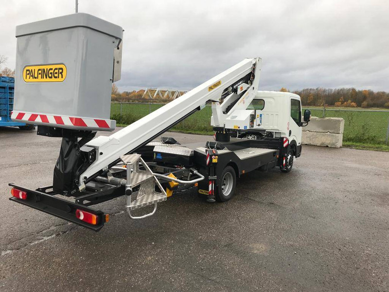 Palfinger P 200 T X E (closed basket) - Truck mounted aerial platform: picture 3 Palfinger P 200 T X E (closed basket) - Truck mounted aerial platform: picture 3