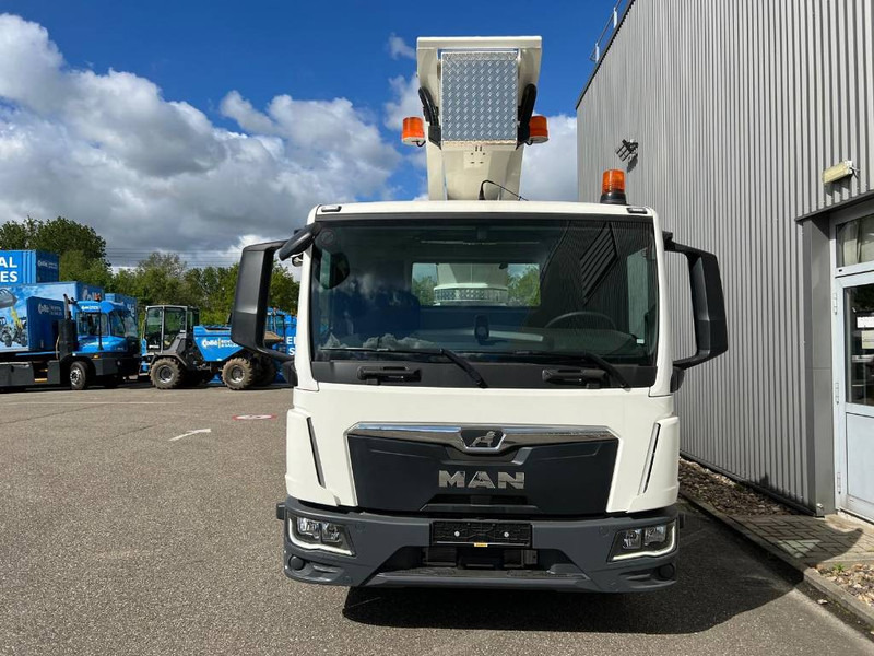 Palfinger P 300 KS - Truck mounted aerial platform: picture 3 Palfinger P 300 KS - Truck mounted aerial platform: picture 3