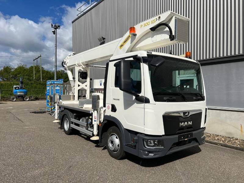 Palfinger P 300 KS - Truck mounted aerial platform: picture 5 Palfinger P 300 KS - Truck mounted aerial platform: picture 5
