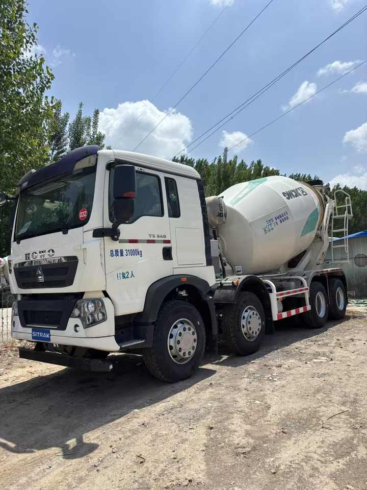 HOWO - Concrete mixer truck: picture 1 HOWO - Concrete mixer truck: picture 1