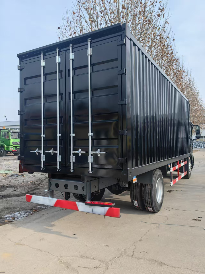 HOWO - Box truck: picture 4 HOWO - Box truck: picture 4