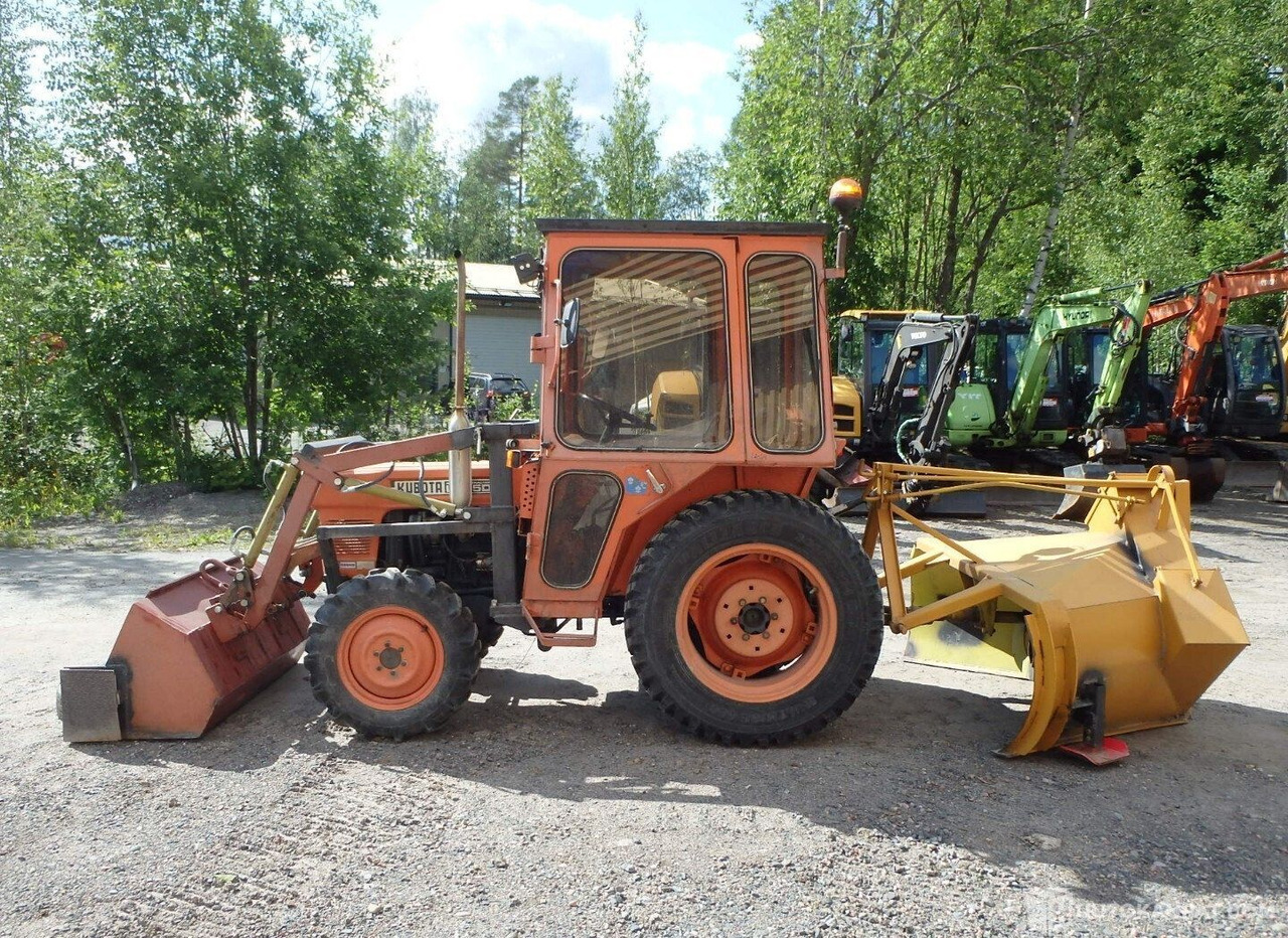 Kubota L 245 DT 4x4, 1980, 1.1 l, Diesel, 5 139 h, Forssa - Agricultural machinery: picture 2 Kubota L 245 DT 4x4, 1980, 1.1 l, Diesel, 5 139 h, Forssa - Agricultural machinery: picture 2