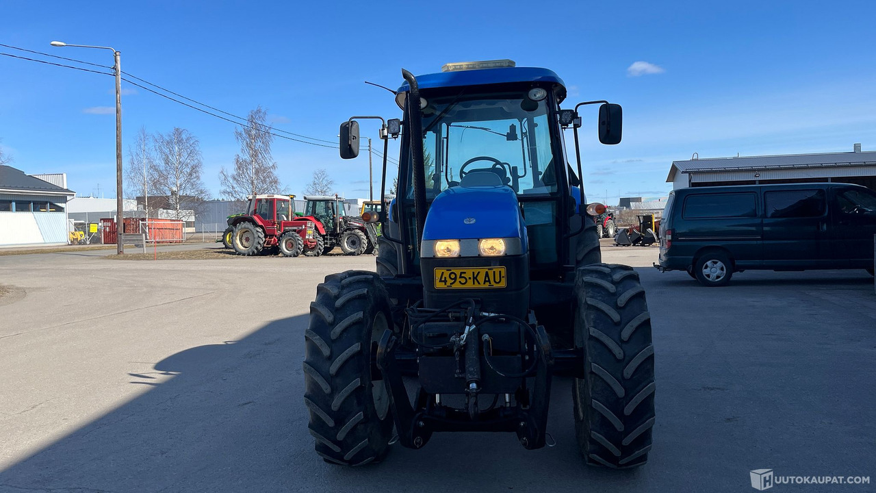 New Holland 5040, 2012, 2 200 h, Kouvola - Agricultural machinery: picture 3 New Holland 5040, 2012, 2 200 h, Kouvola - Agricultural machinery: picture 3