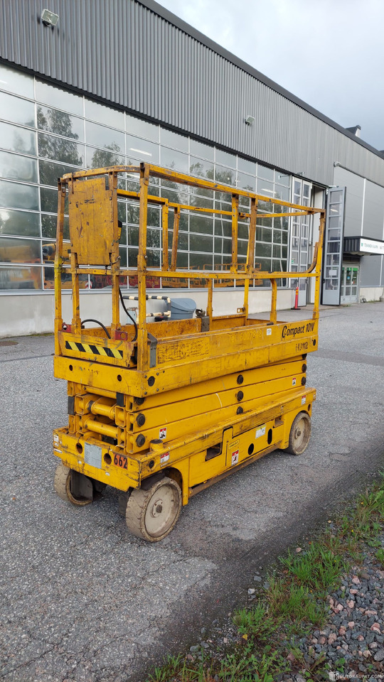 Haulotte Compact 10 N, 2005 Saksilava nostin, Vantaa - Construction machinery: picture 1 Haulotte Compact 10 N, 2005 Saksilava nostin, Vantaa - Construction machinery: picture 1