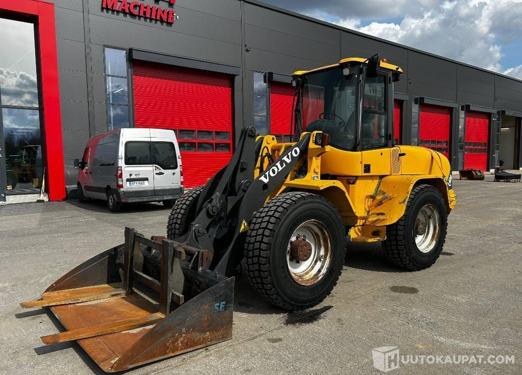 Volvo L 40 B TP / Kauha, Trukkipiikit, hyvät renkaat!, 2000, 10 707 h, Ilmajoki - Construction machinery: picture 2 Volvo L 40 B TP / Kauha, Trukkipiikit, hyvät renkaat!, 2000, 10 707 h, Ilmajoki - Construction machinery: picture 2