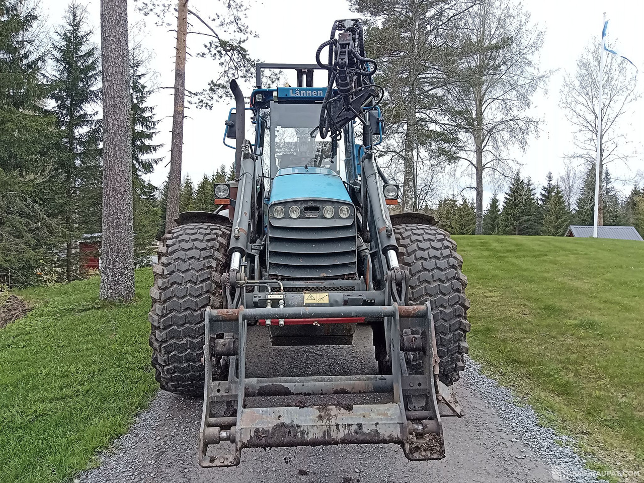 Lännen 860c Pylväsnosturilla, 2005, Hämeenlinna - Backhoe loader: picture 3 Lännen 860c Pylväsnosturilla, 2005, Hämeenlinna - Backhoe loader: picture 3