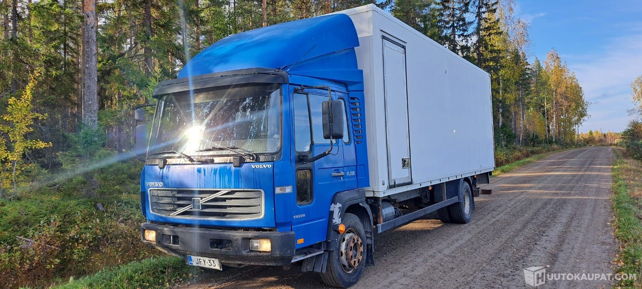 Volvo FL 220, 2000 Umpikorinen kuorma-auto, Kruunupyy - Box truck: picture 1 Volvo FL 220, 2000 Umpikorinen kuorma-auto, Kruunupyy - Box truck: picture 1