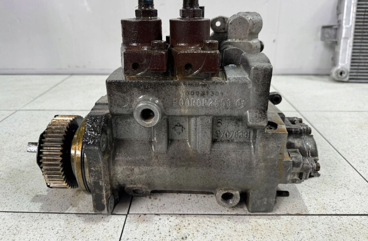 Mercedes-Benz Actros MP 4 A4700900850 truck - Fuel pump for Truck: picture 2 Mercedes-Benz Actros MP 4 A4700900850 truck - Fuel pump for Truck: picture 2