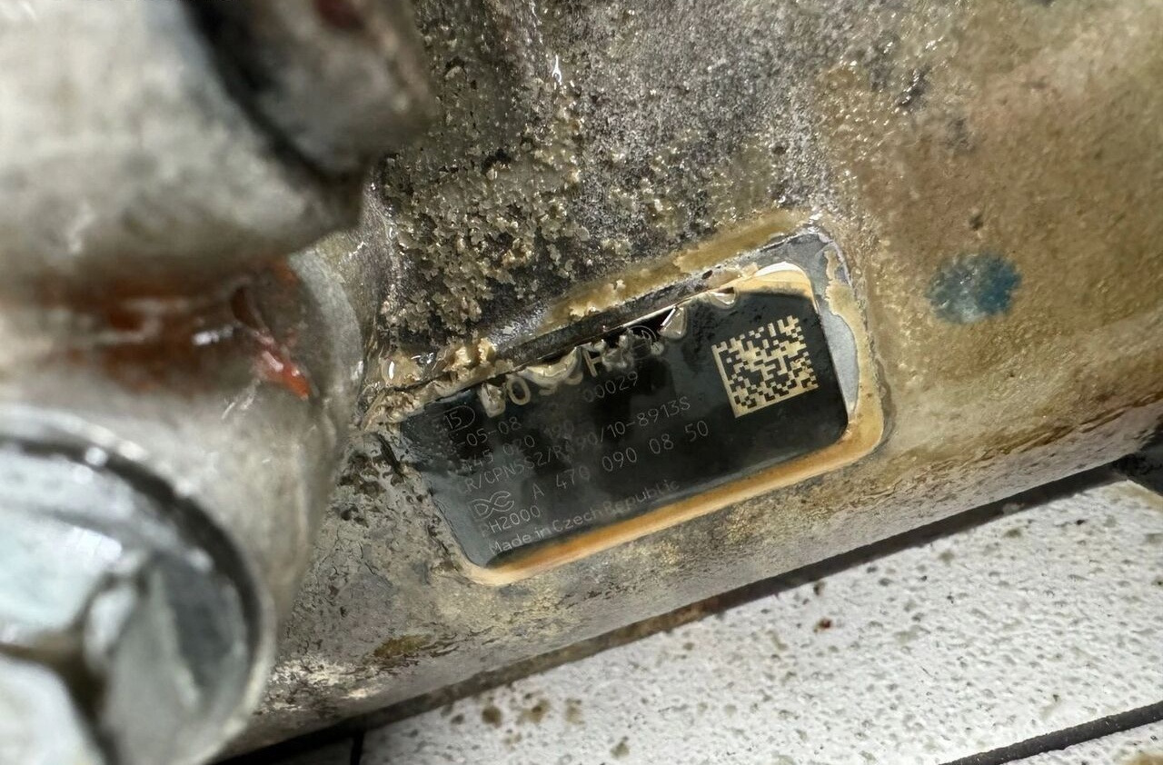 Mercedes-Benz Actros MP 4 A4700900850 truck - Fuel pump for Truck: picture 5 Mercedes-Benz Actros MP 4 A4700900850 truck - Fuel pump for Truck: picture 5