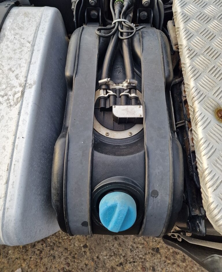 Scania R 1831370 1740107 Scania R 1831370 1740107 truck - AdBlue tank for Truck: picture 2 Scania R 1831370 1740107 Scania R 1831370 1740107 truck - AdBlue tank for Truck: picture 2