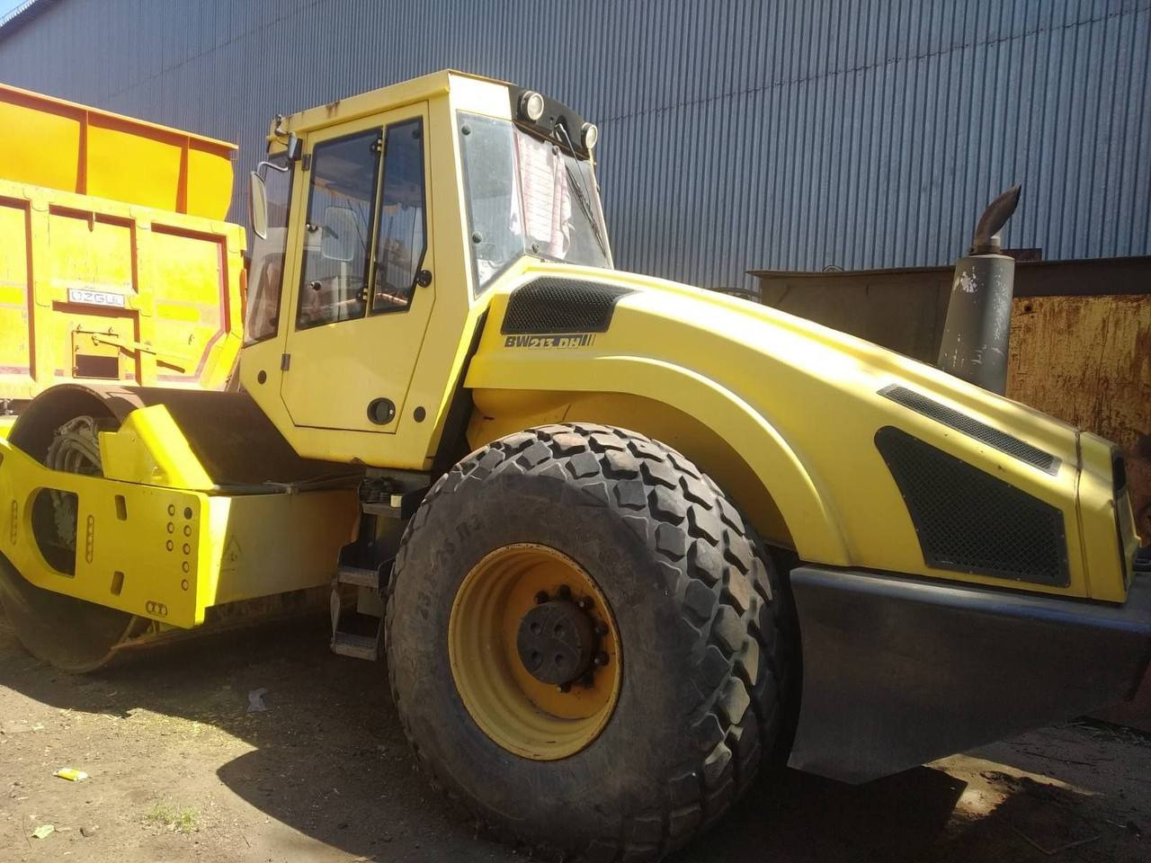 BOMAG BW 213 DH-4 - Compactor: picture 1 BOMAG BW 213 DH-4 - Compactor: picture 1