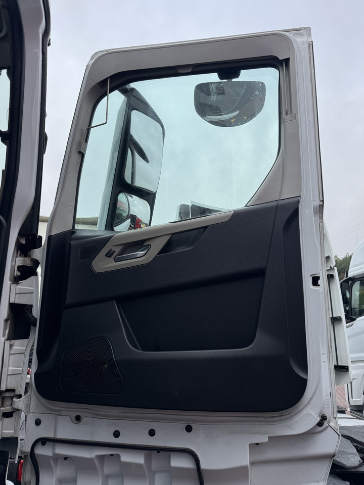 Ford F-Max 500 - Door and parts: picture 2 Ford F-Max 500 - Door and parts: picture 2