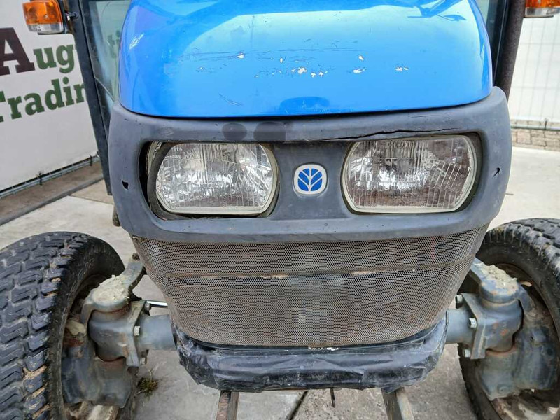New Holland TC 27 - Farm tractor: picture 5 New Holland TC 27 - Farm tractor: picture 5