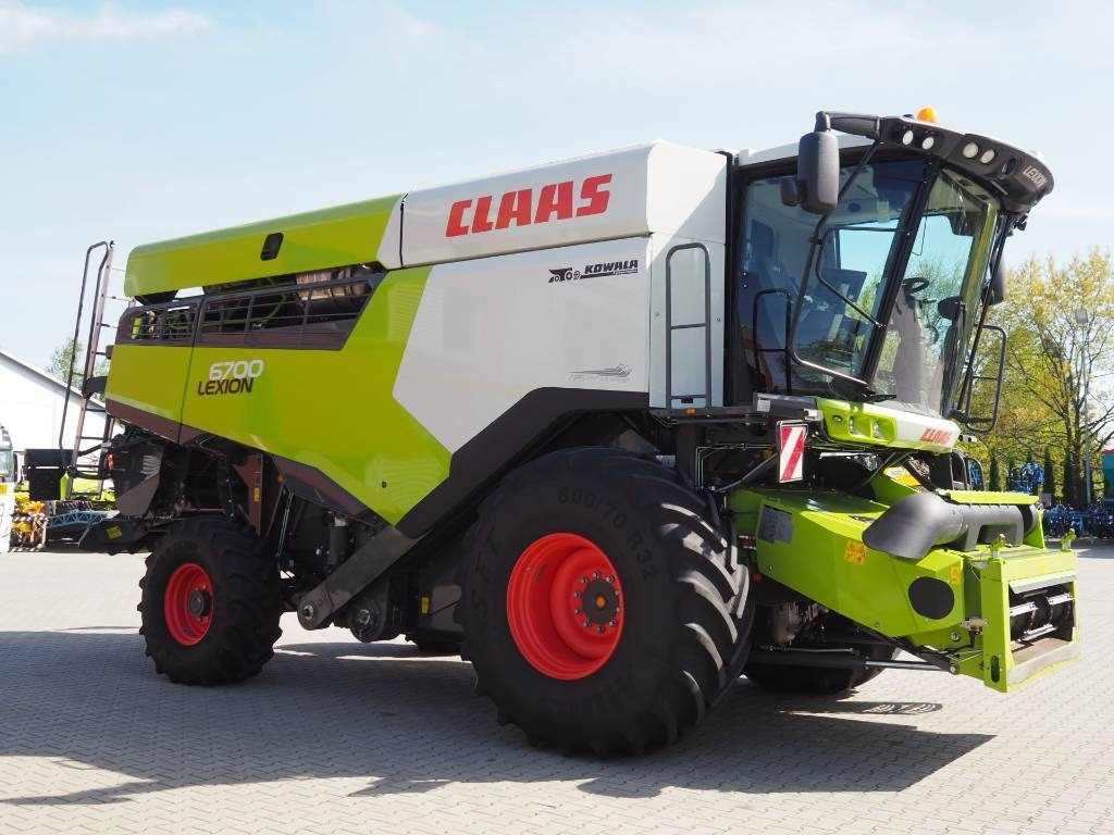 Claas Lexion 6700 + V770 - Combine harvester: picture 4 Claas Lexion 6700 + V770 - Combine harvester: picture 4