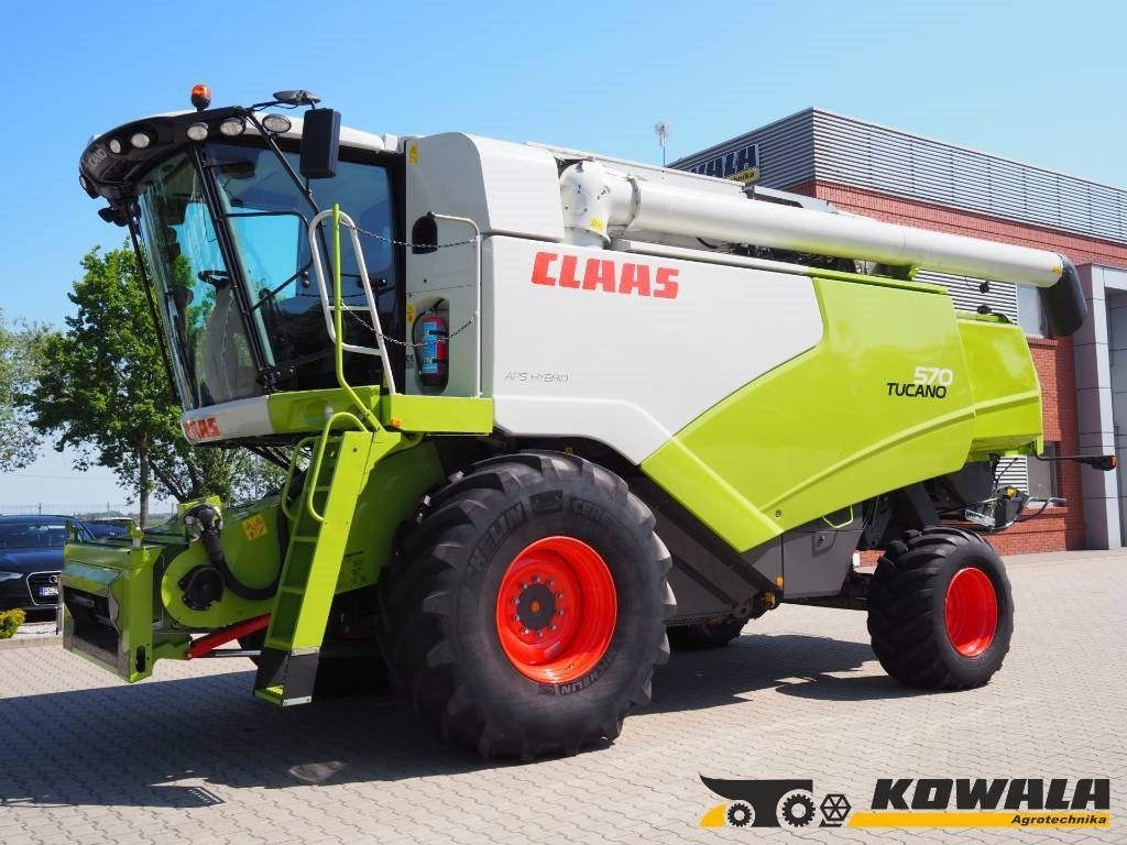 Claas Tucano 570 + V770 - Combine harvester: picture 1 Claas Tucano 570 + V770 - Combine harvester: picture 1