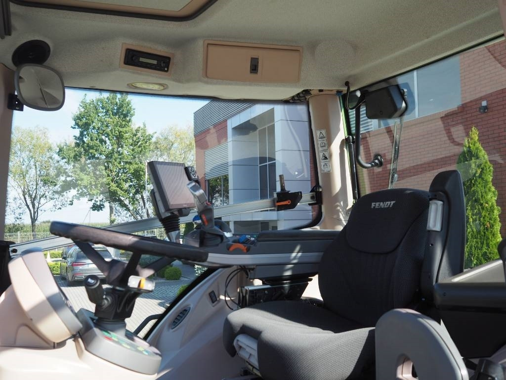 Fendt 828 Vario S4 ProfiPlus, GPS - Farm tractor: picture 5 Fendt 828 Vario S4 ProfiPlus, GPS - Farm tractor: picture 5