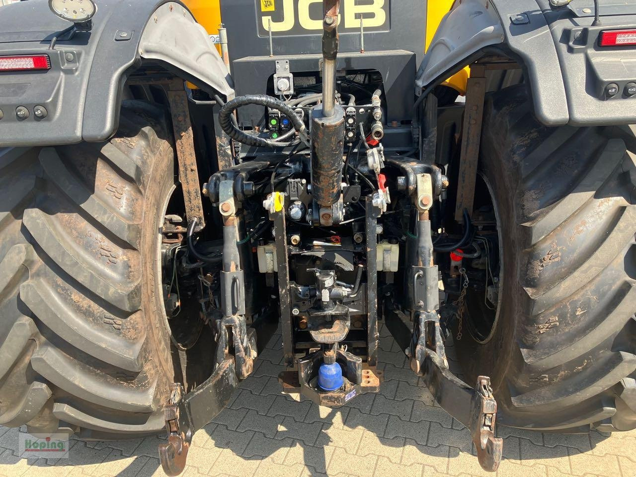 JCB 4220 - Farm tractor: picture 4 JCB 4220 - Farm tractor: picture 4