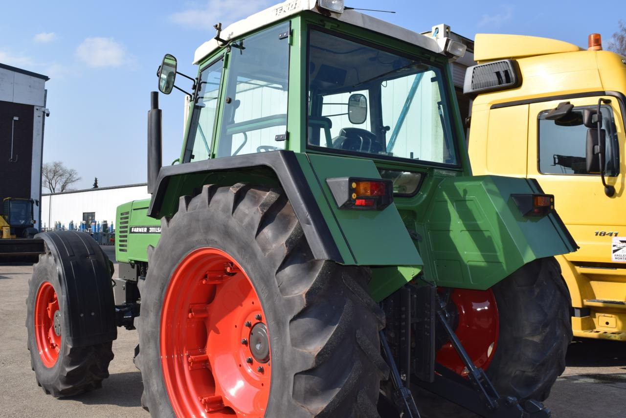 Fendt Farmer 311 LSA - Farm tractor: picture 4 Fendt Farmer 311 LSA - Farm tractor: picture 4