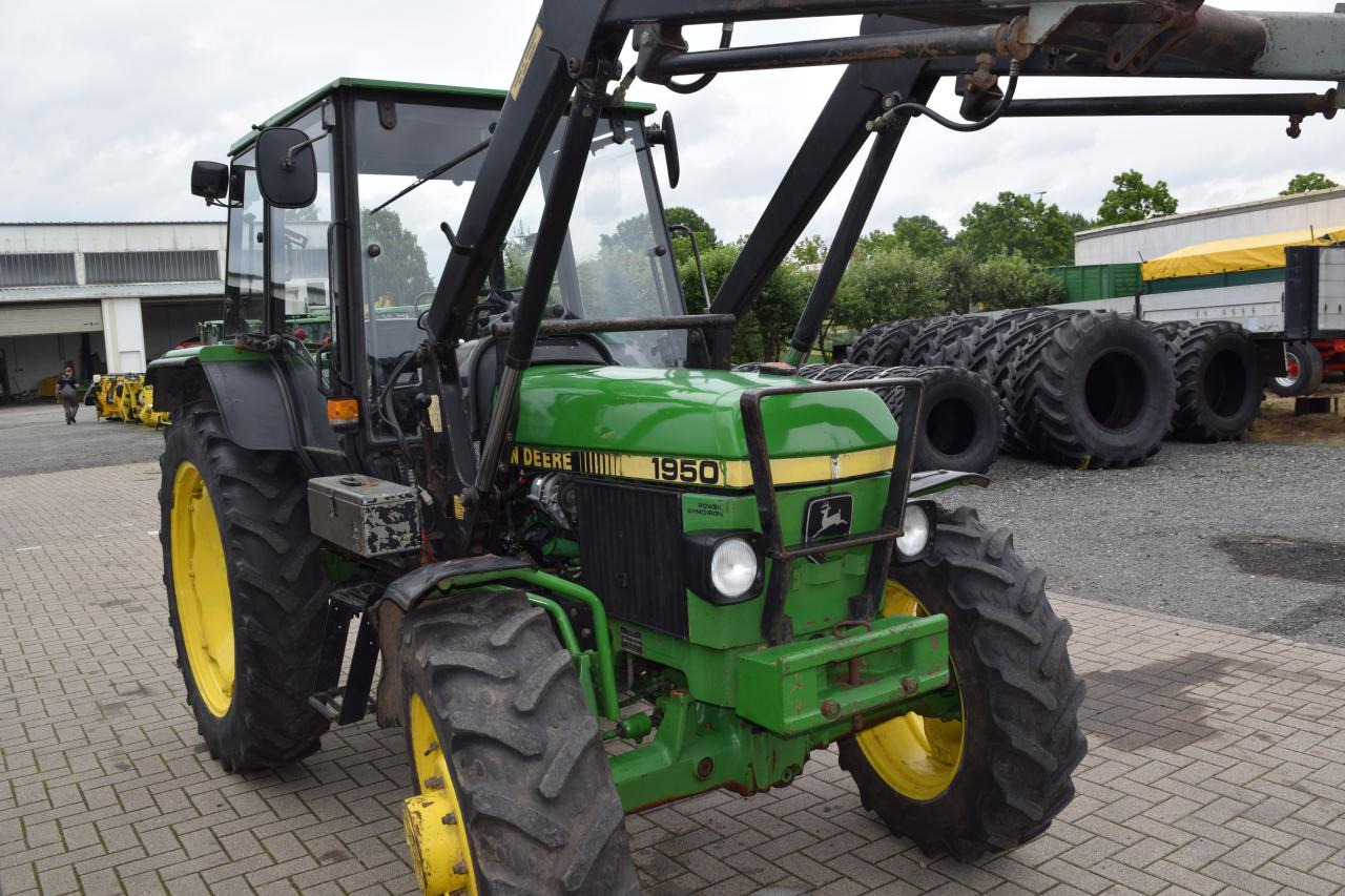 John Deere 1950 - Farm tractor: picture 3 John Deere 1950 - Farm tractor: picture 3