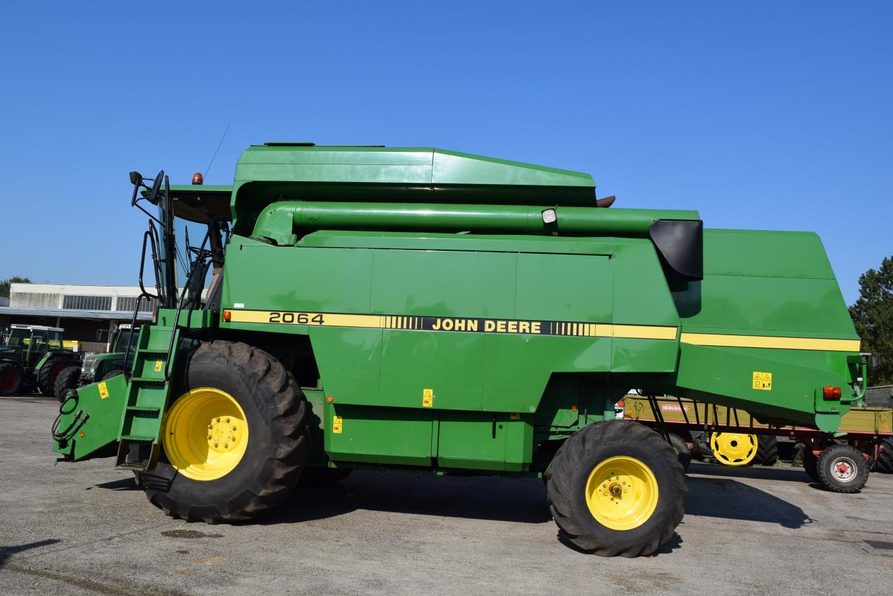 John Deere 2064 - Combine harvester: picture 1 John Deere 2064 - Combine harvester: picture 1
