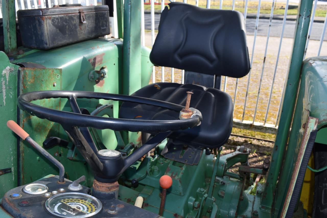 John Deere 2130 - Farm tractor: picture 5 John Deere 2130 - Farm tractor: picture 5