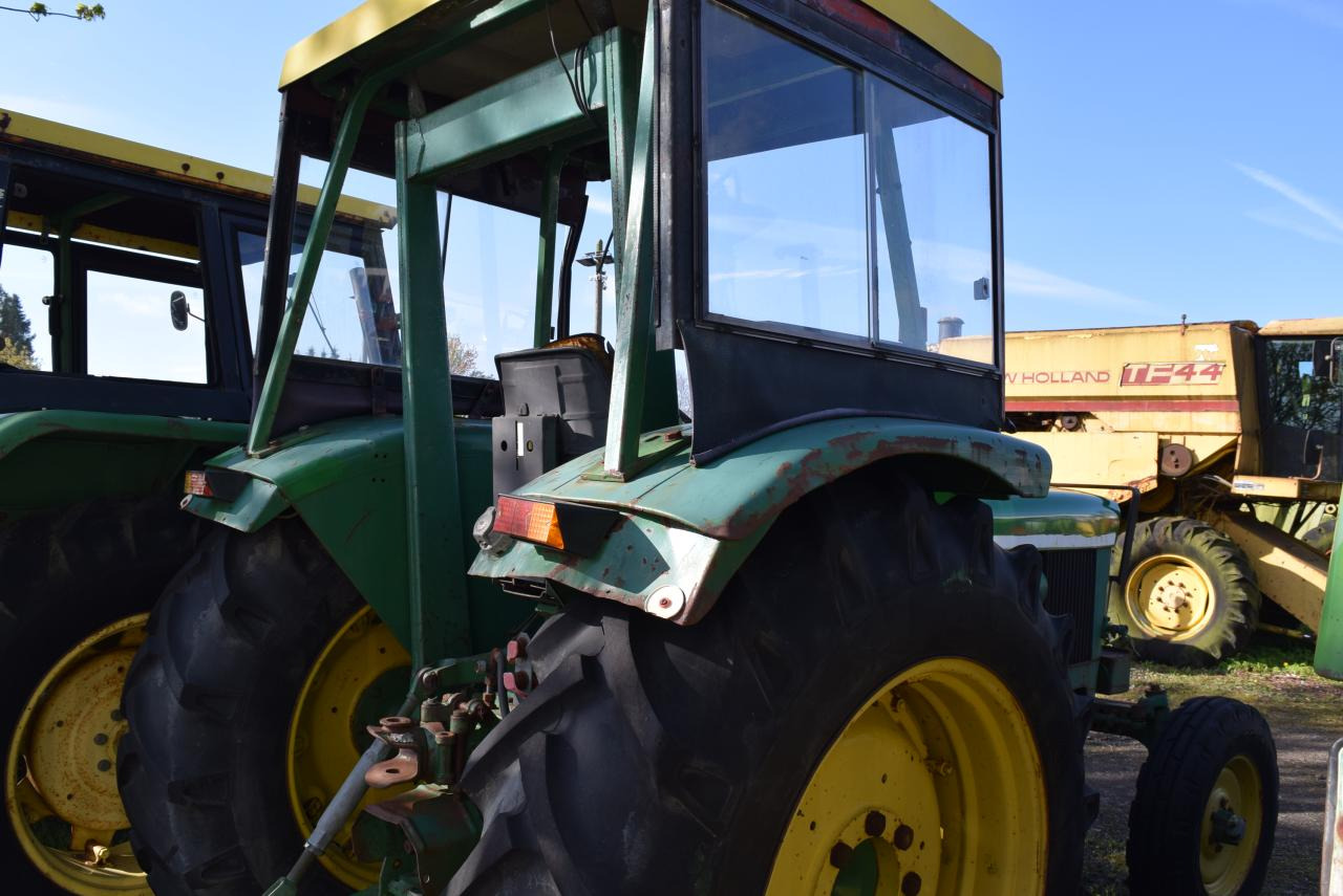 John Deere 2130 - Farm tractor: picture 3 John Deere 2130 - Farm tractor: picture 3