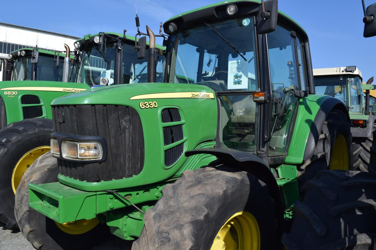 John Deere 6330 - Farm tractor: picture 2 John Deere 6330 - Farm tractor: picture 2