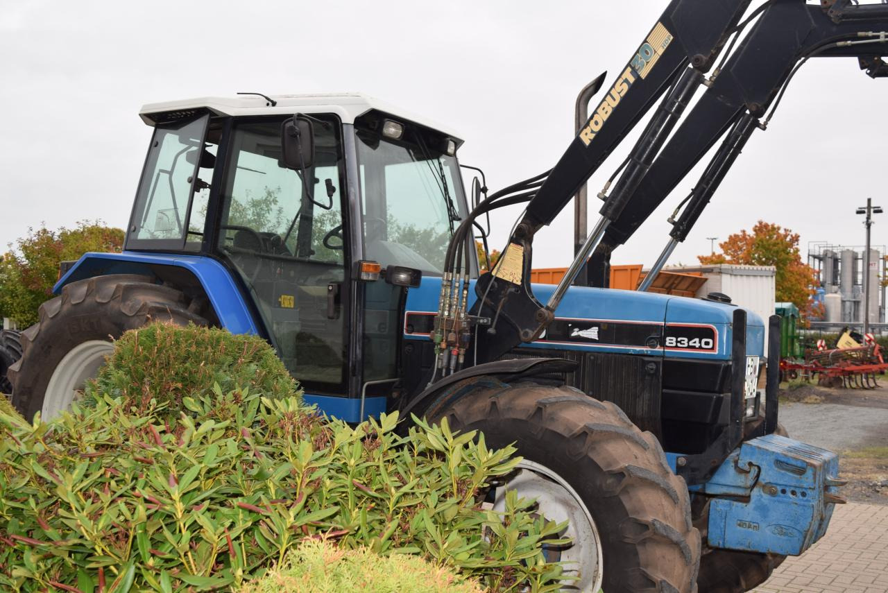 New Holland 8340 - Farm tractor: picture 2 New Holland 8340 - Farm tractor: picture 2